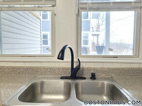17 Wachusett St, Unit 1 in Boston, MA - Building Photo - Building Photo