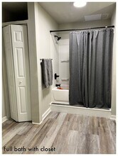 1001 Main St in Commerce, TX - Building Photo - Building Photo