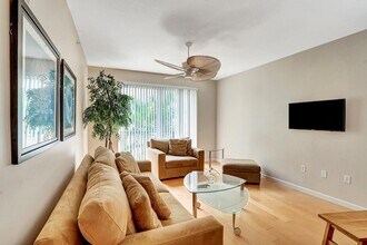 235 NE 1st St, Unit 404 in Delray Beach, FL - Building Photo - Building Photo