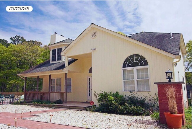 property at 43A Old Riverhead Rd E