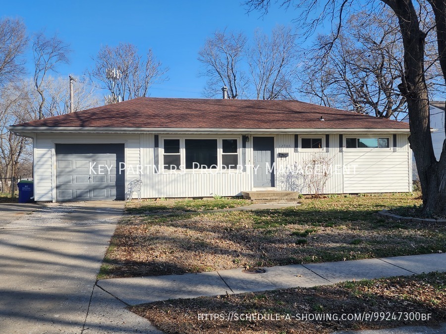 12906 W 92nd St in Lenexa, KS - Building Photo