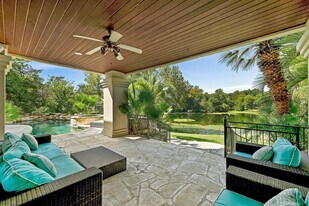 102 Cold Water Ln in Lakeway, TX - Building Photo