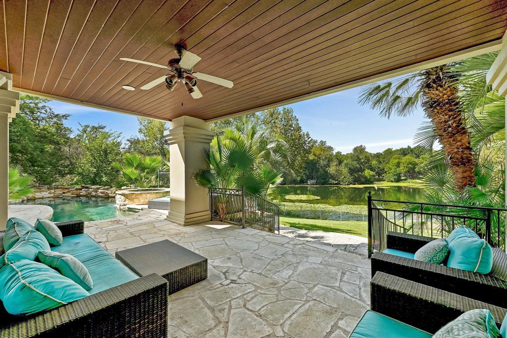 102 Cold Water Ln in Lakeway, TX - Building Photo