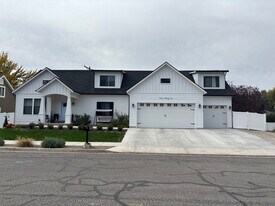 332 S 160 W in Centerville, UT - Building Photo