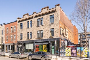 5237-5241 Saint-Laurent Boul in Montréal, QC - Building Photo