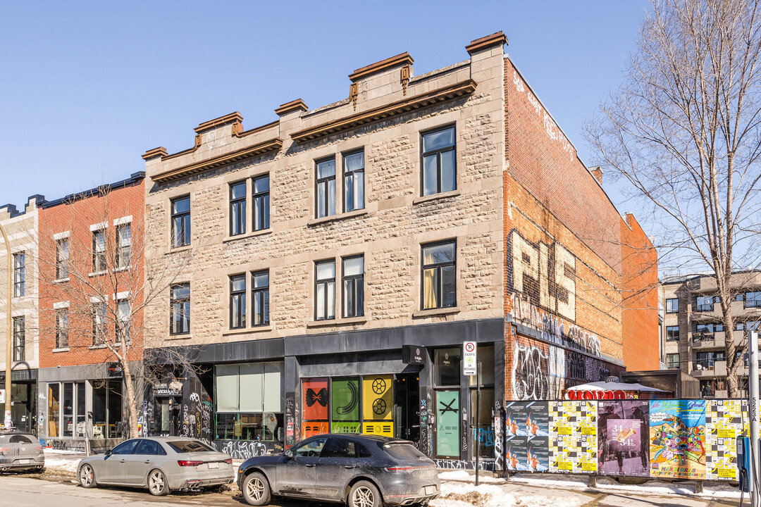5237-5241 Saint-Laurent Boul in Montréal, QC - Building Photo
