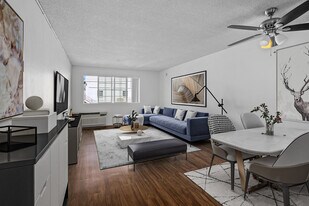 Colina Park North Apartments in San Diego, CA - Building Photo