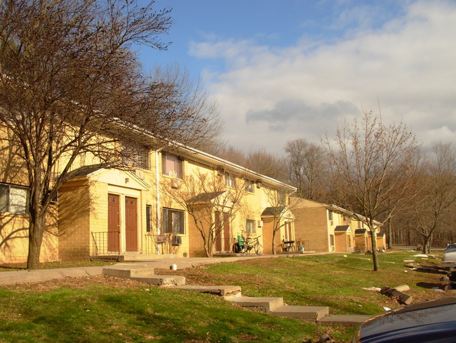 Belle Harbour Apartments in Woodridge, NY - Building Photo - Building Photo