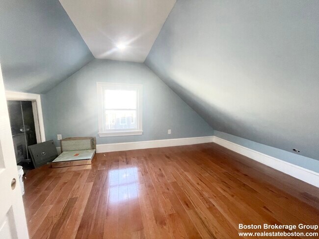 3 Grafton St, Unit 1 in Boston, MA - Building Photo - Building Photo