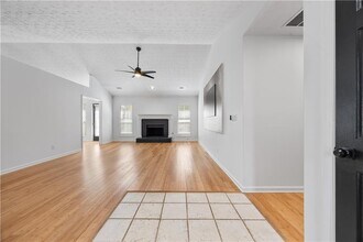 425 Hickory Glen Ln in Atlanta, GA - Building Photo - Building Photo