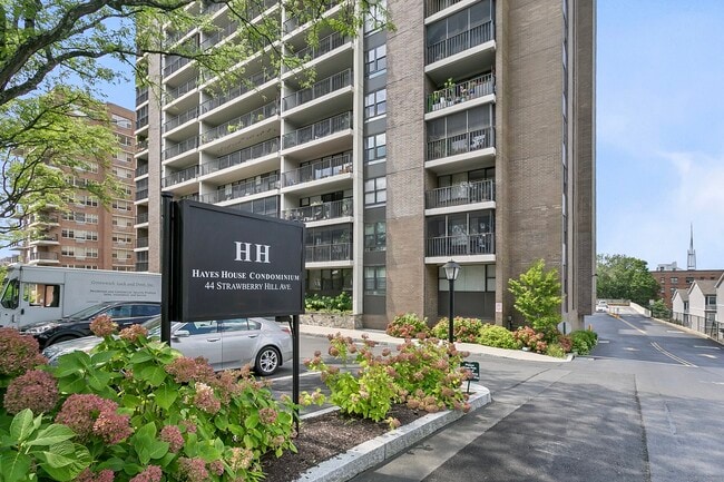 44 Strawberry Hill Ave in Stamford, CT - Building Photo - Building Photo