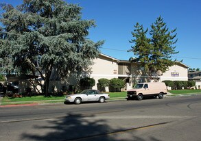 Sunset Gardens Townhomes in Fresno, CA - Building Photo