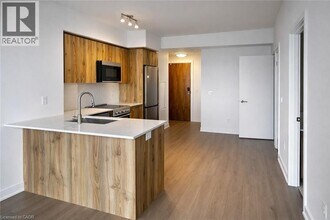 25 Wellington St S in Kitchener, ON - Building Photo - Building Photo