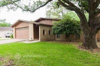 18110 Navajo Trail Dr in Spring, TX - Foto de edificio - Building Photo