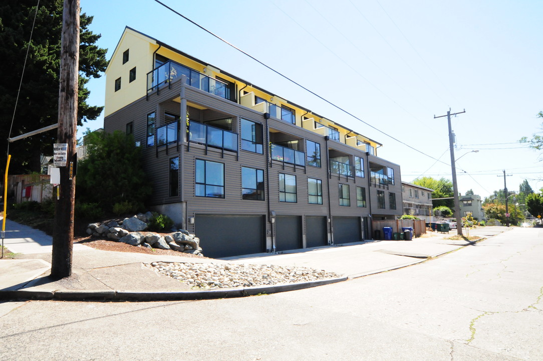 Chris Apartments in Seattle, WA - Building Photo