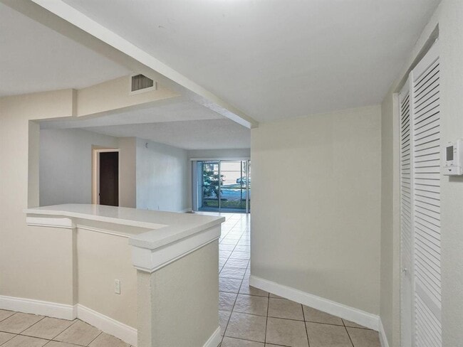 4205 N University Dr, Unit 108 in Sunrise, FL - Building Photo - Building Photo