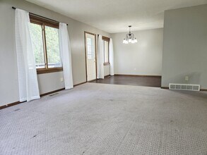 7357 France Ave N in Minneapolis, MN - Foto de edificio - Building Photo