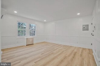 1217 N Kensington St in Arlington, VA - Foto de edificio - Building Photo