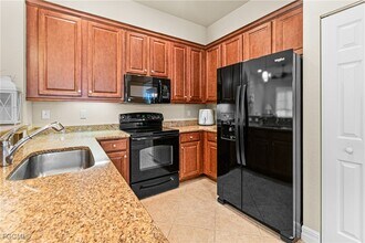10535 Carolina Willow Dr in Ft. Myers, FL - Foto de edificio - Building Photo