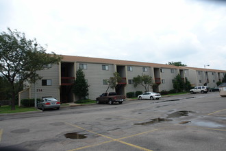 The Shores Apartments in Wichita, KS - Building Photo - Building Photo