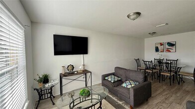 2710 Club Cortile Cir in Kissimmee, FL - Building Photo - Building Photo