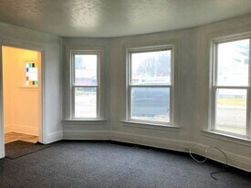 1977 Prospect Ave in Erie, PA - Building Photo