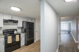 Uptown Apartments in Tampa, FL - Building Photo - Building Photo