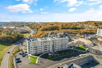 30 Collins Ave in Saugus, MA - Foto de edificio - Building Photo