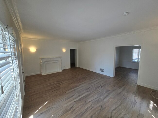 619 S Sweetzer Ave, Unit Downstairs