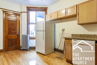 3326 N Clark St in Chicago, IL - Building Photo - Building Photo