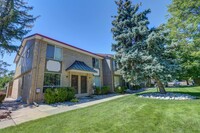 Adrienne Townhomes & Apartments in Lakewood, CO - Foto de edificio - Building Photo