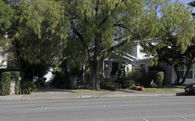 1416 Jefferson Ave in Redwood City, CA - Foto de edificio - Building Photo