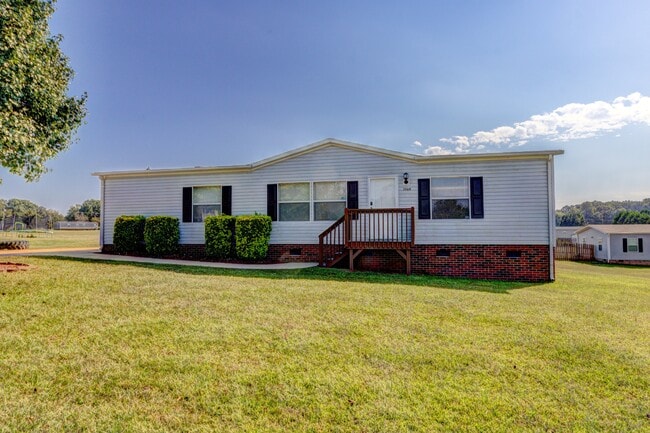 3569 Oakdale Dr in Crouse, NC - Building Photo - Building Photo