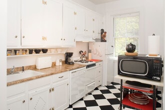 453 Beacon St, Unit 2 in Boston, MA - Foto de edificio - Building Photo