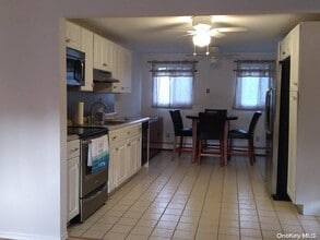 95 Springville Rd in Hampton Bays, NY - Building Photo - Building Photo