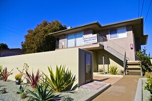 6696 Del Playa Dr in Isla Vista, CA - Building Photo