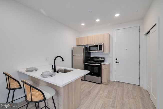 property at 2400 E Huntingdon St