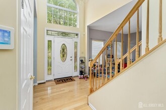 38 Larkspur Dr in Dayton, NJ - Building Photo - Building Photo