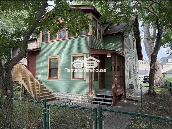 property at 2733 Columbus Ave.