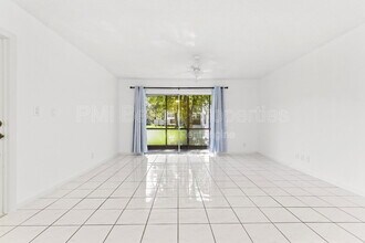 345 W Laurel Dr in Margate, FL - Building Photo - Building Photo