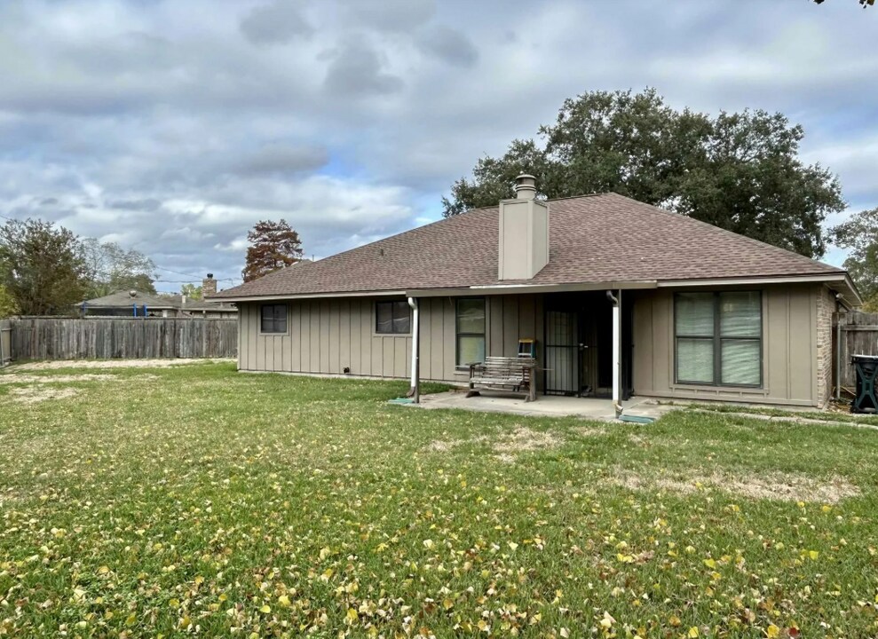 4895 Taft St in Beaumont, TX - Foto de edificio