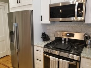 1195 Monroe Dr NE, Unit B in Atlanta, GA - Building Photo - Building Photo