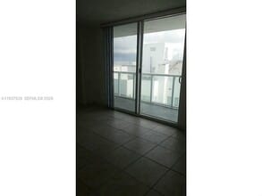 2457 Collins Ave in Miami Beach, FL - Building Photo - Building Photo