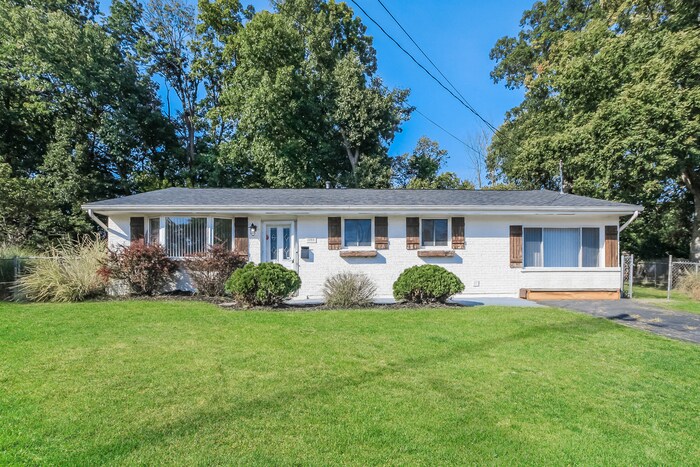 800 Kenmar Dr in Loveland, OH - Building Photo