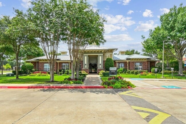 Indigo Pointe in Grand Prairie, TX - Building Photo - Building Photo