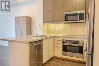 399-399 Spring Garden Ave in Toronto, ON - Building Photo - Building Photo