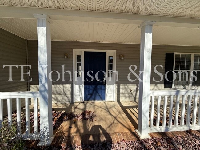 1550 Pecan Ln in Kernersville, NC - Building Photo - Building Photo