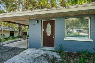 705 3rd Ave NE in Largo, FL - Building Photo