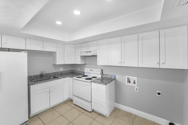 2935 SE 15th Pl in Cape Coral, FL - Building Photo - Building Photo