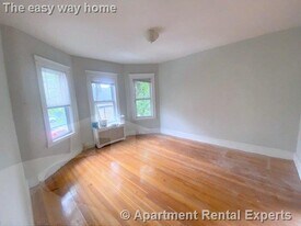 2 Drummond Pl in Cambridge, MA - Building Photo